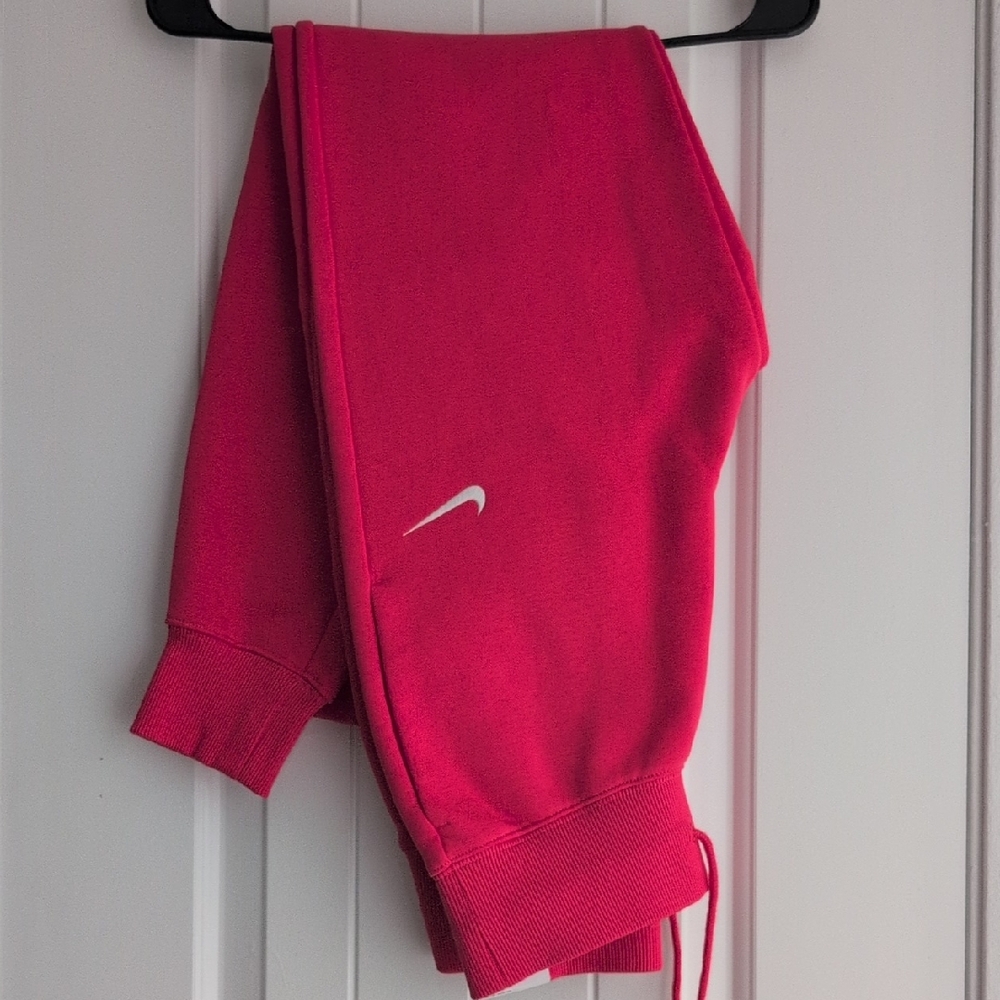 NIKE Standard Fit High Rise Joggers